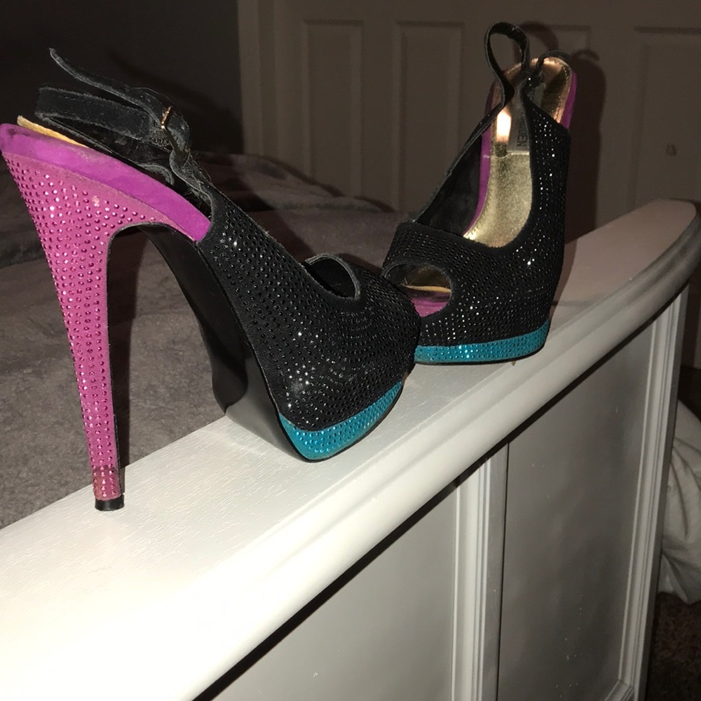 Steve Madden bedazzled multi color heal